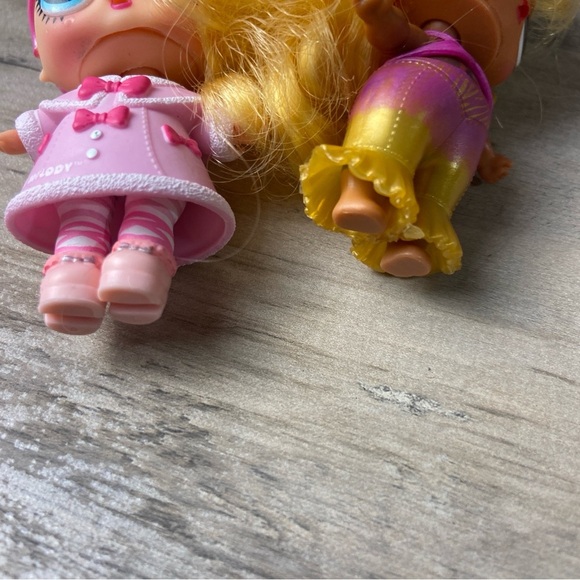 L.O.L. Surprise! Dolls‎ with Pink and Yellow Hair - Picture 3 of 6